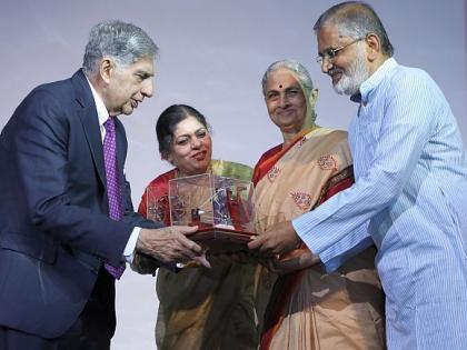 Dr. Abhay Bung awarded by JRD Tata award | डॉ. अभय बंग जेआरडी टाटा अवॉर्डने सन्मानित