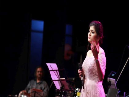 Singer savni ravindra's concert Latasha now in hindi | गायिका सावनी रविंद्रची ‘लताशा’ कॉन्सर्ट मराठीनंतर आता हिंदीत
