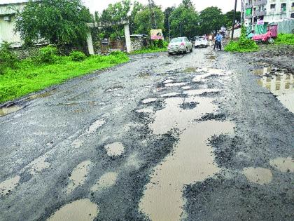  Waiting for roads due to pits | खड्ड्यांमुळे रस्त्यांची वाट