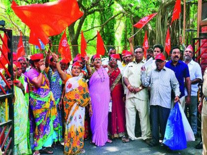  Hawker's, poster demonstrations in front of the municipal's western divisional office | महापालिकेच्या पश्चिम विभागीय कार्यालयासमोर  हॉकर्स, टपरीधारकांची निदर्शने