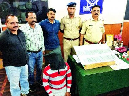  Two million saturated mobile seized from youth | युवकाकडून दोन लाखांचे सतरा मोबाइल जप्त