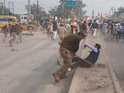 Police baton charge on Congress marchers, many injured in UP | काँग्रेसच्या पदयात्रेतील कार्यकर्त्यांवर पोलिसांचा लाठीचार्ज, अनेकजण जखमी