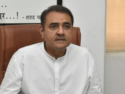 Praful Patel's convoy hit by truck ; Police wounded | प्रफुल्ल पटेल यांच्या ताफ्यातील वाहनाला धडक; पोलीस जखमी