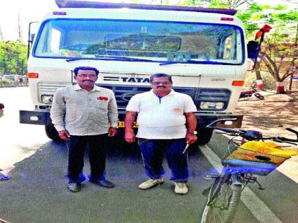  Sand trucker caught on the truck | वाळू वाहतूक करणारा ट्रक पकडला