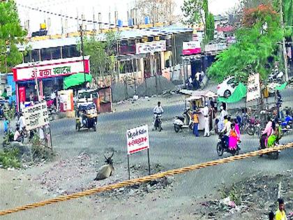  Demand demand for resistance on the Manmad-Chandwad highway | मनमाड-चांदवड महामार्गावर गतिरोधकाची मागणी