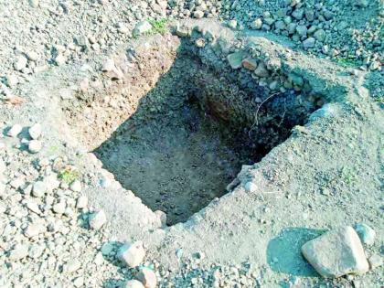 The aim of 'Swachh' is to cultivate the district by constructing 'Absorption Pits' | ‘शोषखड्डे’ तयार करून जिल्ह्यात जोपासला जातोय ‘स्वच्छ’चा उद्देश