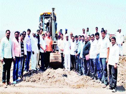 Launch of mud removal from people's participation | लोकसहभागातून गाळ काढण्याचा शुभारंभ