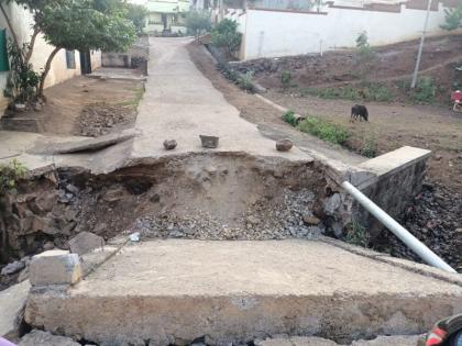 A two-kilometer detour due to a broken bridge in Yavatmal | यवतमाळात तुटलेल्या पुलामुळे दोन किलोमीटरचा फेरा