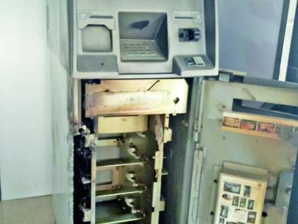 ATM cut by the gas cutter and lakhs of rupees stolen in rural Nagpur | नागपूर ग्रामीण भागात गॅस कटरने एटीएम कापून लाखो रुपये लंपास