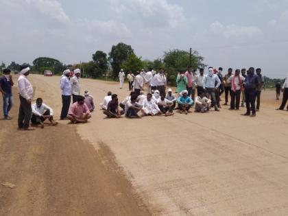 Rastaroko in Bhandara district for extension of rabi paddy procurement centers | रबी धान खरेदी केंद्रांना मुदतवाढ देण्यासाठी भंडारा जिल्ह्यात रास्ता रोको आंदोलन