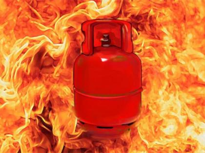 15 shops has burnt in the explosion of gas cylinder in Gondia district | गोंदिया जिल्ह्यात सिलेंडरच्या स्फोटात १५ दुकाने खाक