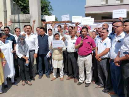 Lawyers protest demanding date to start court of Meera Bhayander | मीरा भाईंदरचे न्यायालय सुरू करण्याची तारीख मागत वकिलांची निदर्शने 