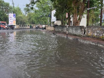 Heavy rain in rains | धुळ्यात पावसाची दमदार हजेरी