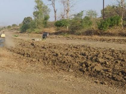 Plow in Amravati river basin at Mahassi | म्हसदी येथे अमरावती नदीपात्रात नांगरणी