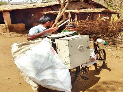 Parents are careful; It sells ice cream for the exchange | पालकांनो सावधान; भंगाराच्या बदल्यात तो विकतो आइस्क्रीम