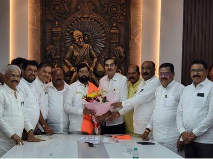 'Ambadas Danave get all the in the party'; Shiv sena Aurangabad district head Narendra Trivedi joins CM Eknath Shinde group | 'पक्षात सर्व अंबादास दानवेंनाच मिळते'; औरंगाबादचे जिल्हाप्रमुख नरेंद्र त्रिवेदी शिंदे गटात सामील