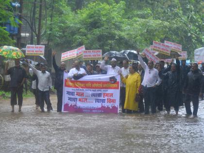 Consolidated rally in the rain on the goods truck transport collector's office | भर पावसात माल ट्रक वाहतुकदारांचा जिल्हाधिकारी कार्यालयावर धडक मोर्चा