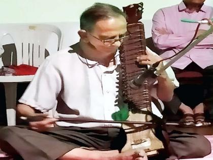 When the loudspeaker comes in the hands of grandmother! | आजी-आजोबांच्या हाती जेव्हा ध्वनिक्षेपक येतो..!