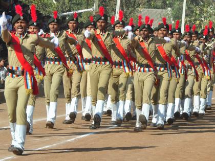 NCC happens due to country service; Highly standard values ​​of Beed district | एनसीसीमुळे घडते देशसेवा; बीड जिल्ह्याची उंचावतेय मान