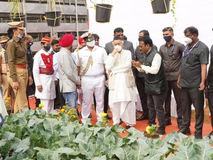 Governor Koshyari impressed by the sophistication of vertical farming | व्हर्टिकल फार्मिंगची अत्याधुनिकता पाहून राज्यपाल कोश्यारी प्रभावित