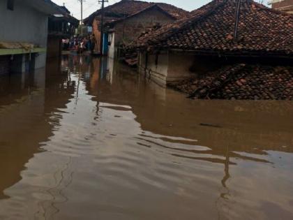 Surrounding flood plagues in rural areas | चहूबाजूच्या पुराने ग्रामीण भागात हाहाकार