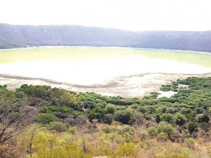 Decrease in number of tourists visiting Lonar lake | लोणार सरोवराला भेट देणाऱ्या पर्यटकांच्या संख्येत घट