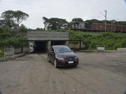 Starting from the new Bajrang tunnel, Jalgaon starts | जळगावात नवीन बजरंग बोगद्यातून वाहतुकीला सुरुवात