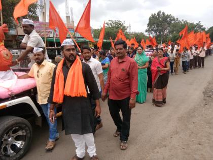 Maratha Kranti Morcha: Rally for the Maratha Rally, Stage Movement | Maratha Kranti Morcha : मराठा आरक्षणासाठी दहिवडीत रॅली, ठिय्या आंदोलन