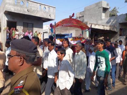 Cremation on Dharma Patil at Vikharan | विखरण येथे धर्मा पाटील यांच्यावर अंत्यसंस्कार