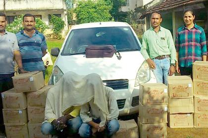 Seven lakhs seized with the car | कारसह सात लाखांचा मुद्देमाल जप्त Seven lakhs seized with the car | कारसह सात लाखांचा मुद्देमाल जप्त