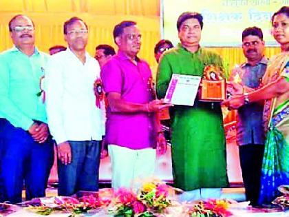 25 teachers honored with pride | २५ शिक्षकांना गौरव पुरस्कार