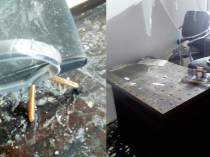 The roof of the chairmanship collapsed | सभापतीच्या कक्षाचे छत कोसळले The roof of the chairmanship collapsed | सभापतीच्या कक्षाचे छत कोसळले