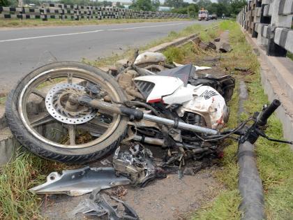 Two people killed in a bus-bus accident | दुचाकी-बस अपघातात दोन जण ठार