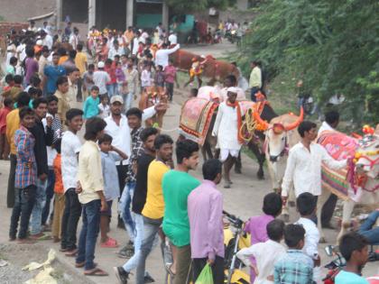 'Lucky Draw' resolved by Hosoda villagers to solve the burning of festive worship ..! | ‘लकी ड्रॉ’ काढून हिसोडा येथील ग्रामस्थांनी सोडविला पोळा सणाच्या पूजेचा वाद..!