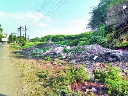 The empty plot became a dumping ground | मोकळा भूखंड बनला डम्पिंग ग्राउंड