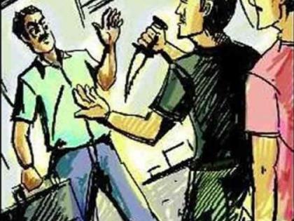 The robbery of a merchant by threatening a weapon | शस्त्राचा धाक दाखवून व्यापाऱ्याची लूट The robbery of a merchant by threatening a weapon | शस्त्राचा धाक दाखवून व्यापाऱ्याची लूट