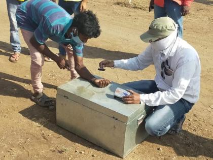  Quarantined 200 sugarcane workers who came to Dudhale | दुधाळे येथे आलेल्या २०० ऊसतोड मजुरांना केले क्वॉरंटाईन