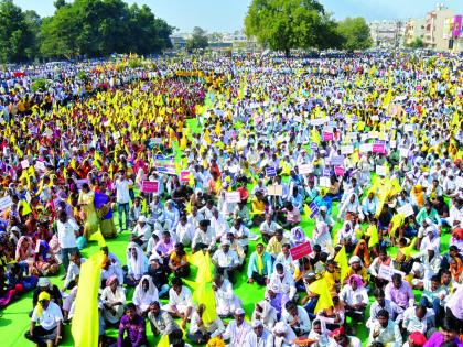 In the Nanded Adrokh Morcha against the Tribunal | नांदेडमध्ये आदिवासींचा अन्यायाविरूध्द आक्रोश मोर्चा