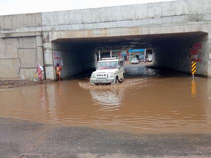 Stagnant water on the subway | भुयारी मार्गावर साचले पाणी