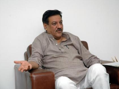  If the Shiv Sena proposes a front, let us have a definite discussion: Prithviraj Chavan | शिवसेनेने आघाडीसमोर प्रस्ताव ठेवल्यास निश्चित चर्चा करू :पृथ्वीराज चव्हाण