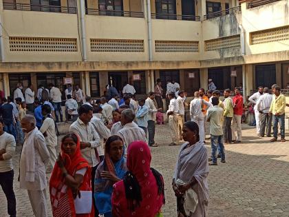 Queues for filing candidature applications due to server down | सर्व्हर डाऊन झाल्याने उमेदवारी अर्ज दाखल करताना लागल्या रांगा