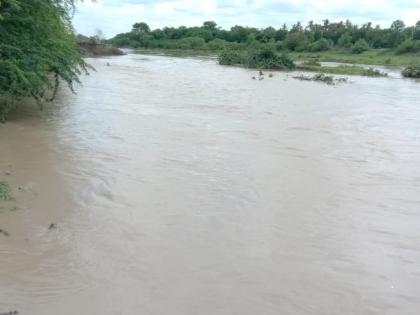 The Sinai River flooded, flooding for the first time in ten years | सीना नदीला पूर, दहा वर्षात प्रथमच पाणी 