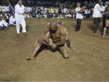 Khatri, Krishnakumar, won the Kundal field | कुंडलच्या मैदानात मौसम खत्री, कृष्णकुमार विजयी