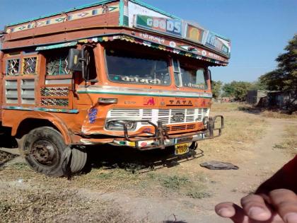 Two killed in truck collision on Satana-Malegaon road | सटाणा-मालेगाव रस्त्यावर ट्रकच्या धडकेने दोन ठार