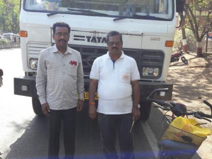 After chasing the bicycle, he caught a sand truck in Nashik | सायकलीने पाठलाग करून नाशिकमध्ये वाळूचा ट्रक पकडला