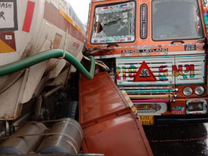 Tanker truck accident near Sarve The driver sustained minor injuries | सारवेजवळ टँकर ट्रक अपघात चालक किरकोळ जखमी