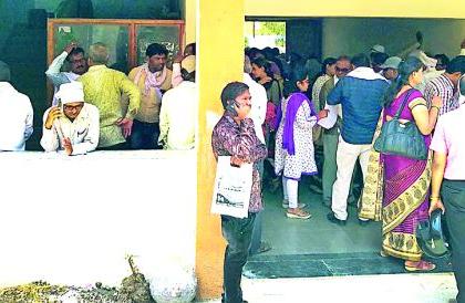 In exchange of teachers, 'some cheerful gum' | शिक्षकांच्या बदल्यांनी ‘कही खुशी-कही गम’