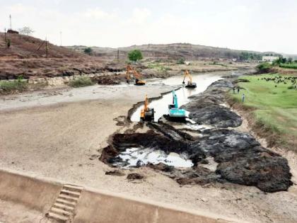 10,000 cubic meters of sludge was removed from 'Dham' river in 72 hours |  'धाम' नदीमधून ७२ तासांत काढला तब्बल १० हजार घनमीटर गाळ