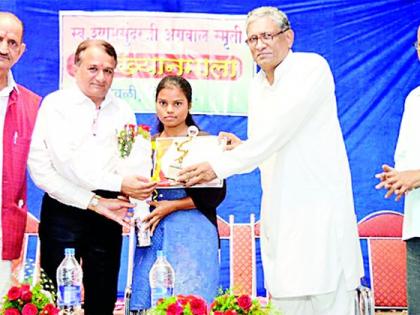Marathi is difficult to market in English | इंग्रजीच्या बाजारीकरणात मराठी दुरावली