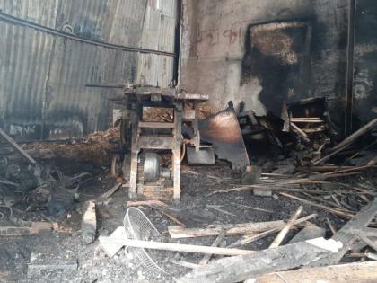 A fire broke out at a furniture shop in Pandharkawada in Yavatmal district | यवतमाळ जिल्ह्यातील पांढरकवडा येथे फर्निचर दुकानाला आग